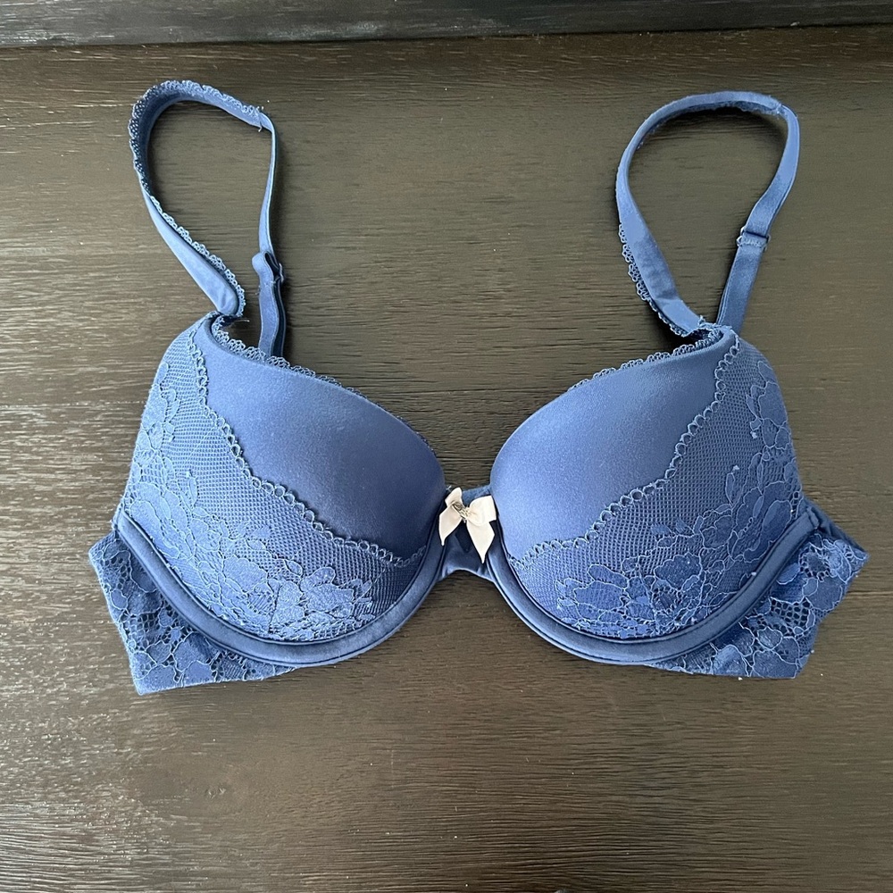 Body by Victoria perfect shape 32B blue bra